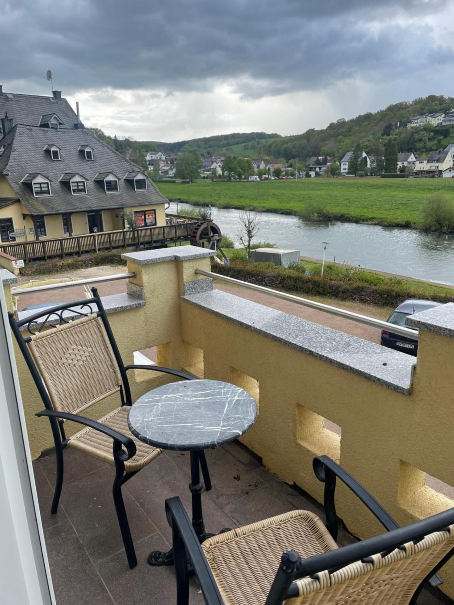 Ferienwohnung Riverside Resort Idyllisch Direkt An Der Lahn Diez Exterior foto