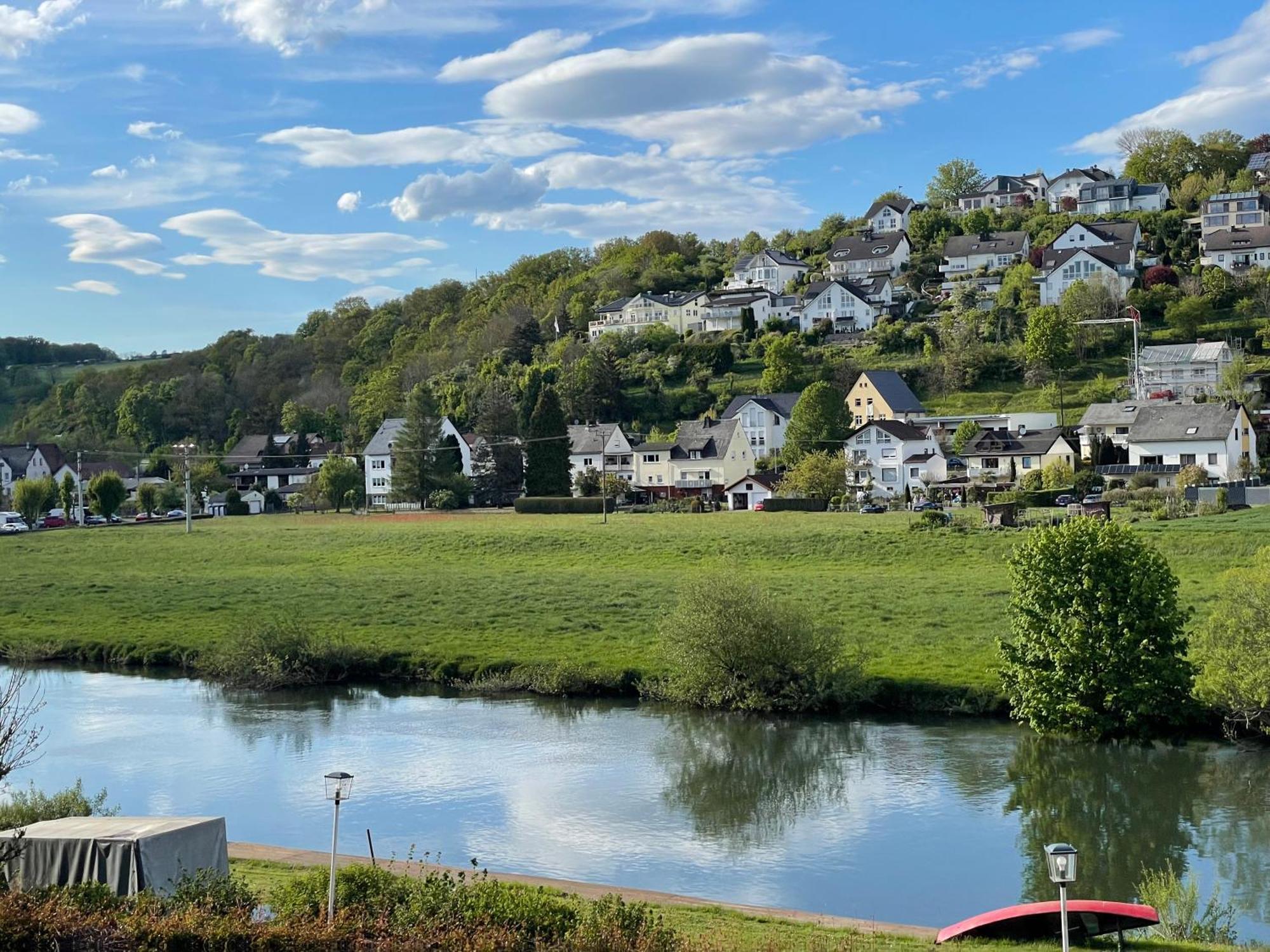 Ferienwohnung Riverside Resort Idyllisch Direkt An Der Lahn Diez Exterior foto